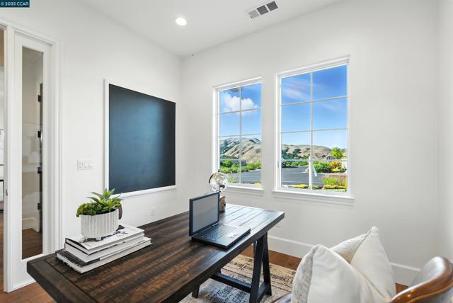 22 W Hill Way, Orinda CA: https://media.crmls.org/mediaz/39cded1d-09bf-4f87-aa0d-52adc95dccd9.jpg