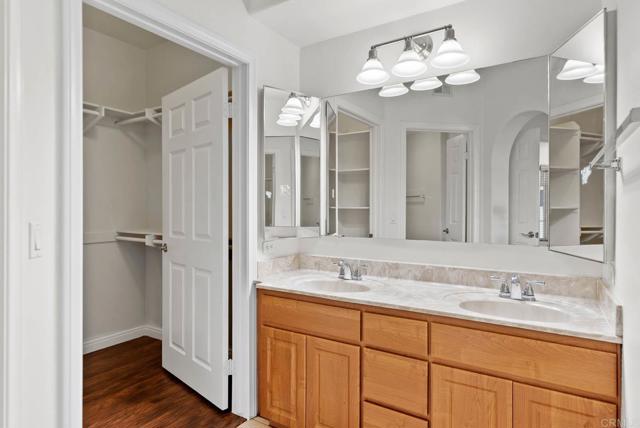 2707 Lake Pointe DR, Spring Valley CA: https://media.crmls.org/mediaz/39cdf741-3bf4-4a83-a402-2491b42e4c50.jpg