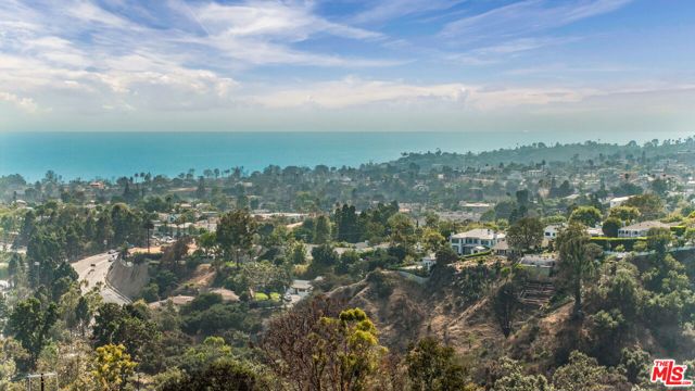 15309 Mc Kendree Avenue, Pacific Palisades CA: https://media.crmls.org/mediaz/39cec4c1-b024-4dbc-8418-4bcfa8fb6a4a.jpg