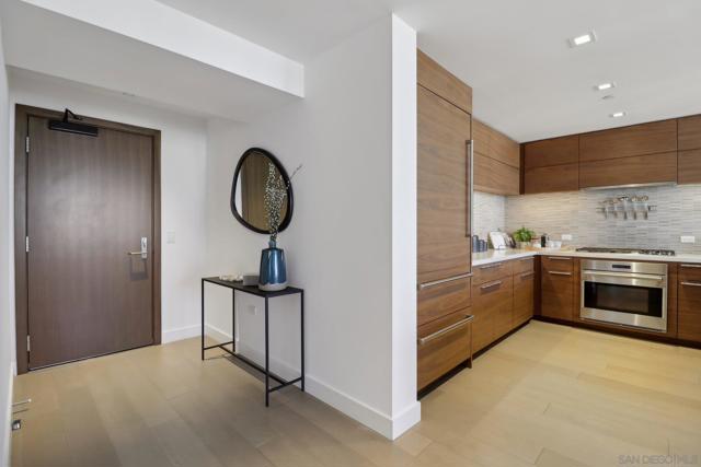 888 W E St, San Diego CA: https://media.crmls.org/mediaz/39cf0f1c-9034-413c-857c-cd2571d1b67d.jpg