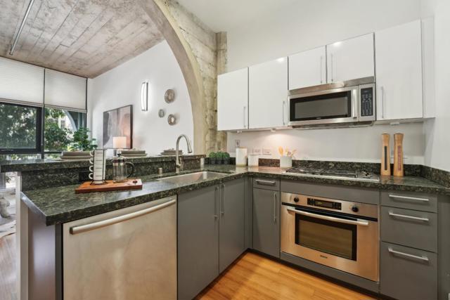1 S Park Street, San Francisco CA: https://media.crmls.org/mediaz/39cff491-43b6-4887-8c92-044c5afe1d11.jpg