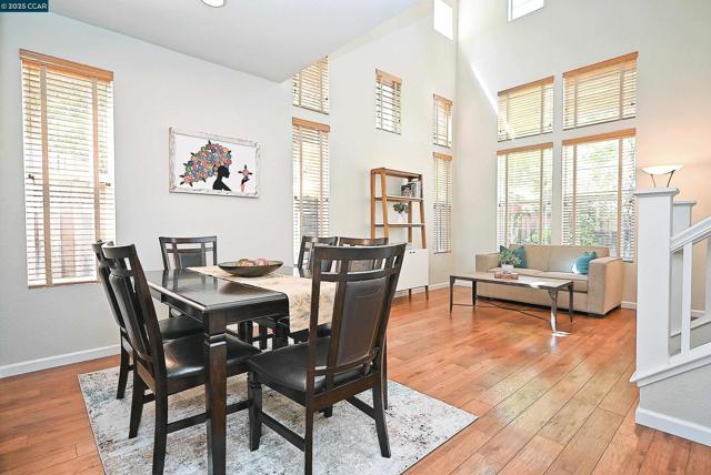 663 Greylyn Dr, San Ramon CA: https://media.crmls.org/mediaz/39d068c1-7fe3-4198-b8e3-fc63b7b5a863.jpg
