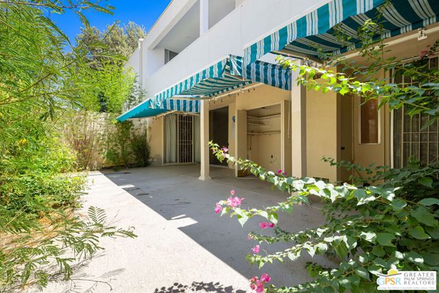 493 Desert Lakes Drive, Palm Springs CA: https://media.crmls.org/mediaz/39d07c1a-07b2-4385-976b-aef4df23c805.jpg