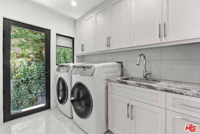 4423 Bergamo Drive, Encino CA: https://media.crmls.org/mediaz/39d0e2b5-b550-4286-b3b2-51594d923b9a.jpg