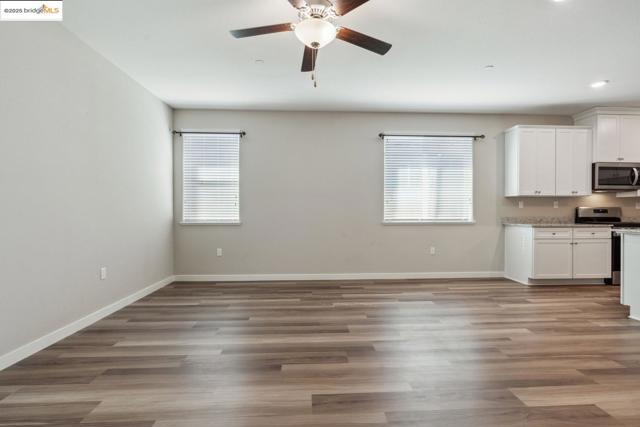 2242 Park PL, Rio Vista CA: https://media.crmls.org/mediaz/39d10969-41a5-423d-ad2b-db5e49107026.jpg