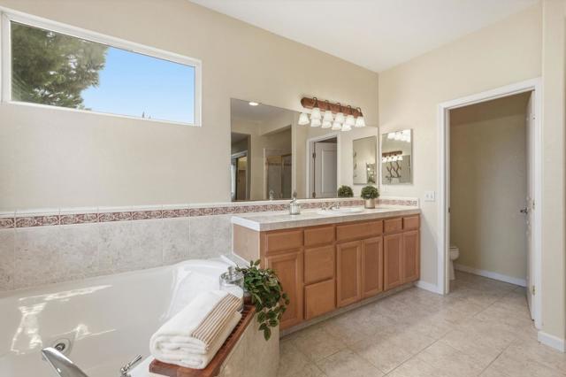 2405 Summerlin Drive, Modesto CA: https://media.crmls.org/mediaz/39d142c6-6f96-493d-99dd-7cf7b710f730.jpg