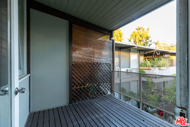 11133 Rose Avenue, Los Angeles CA: https://media.crmls.org/mediaz/39d16e23-973a-478c-abb9-1b3a734fe036.jpg
