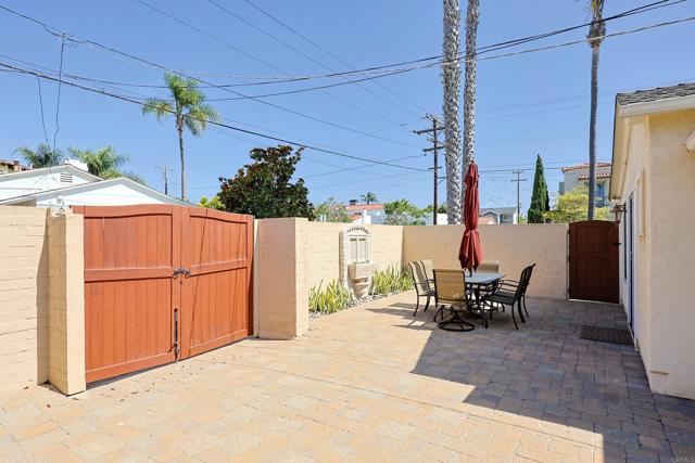 518 5th Street, Coronado CA: https://media.crmls.org/mediaz/39d17001-bc16-41ab-ada4-d2a59345c5f5.jpg