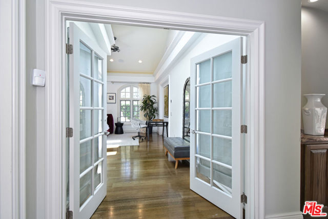 4177 KESTER Avenue, Sherman Oaks CA: https://media.crmls.org/mediaz/39d1b889-9928-437c-a318-641c7a828ef1.jpg