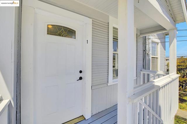 319 S 37Th St, Richmond CA: https://media.crmls.org/mediaz/39d2745b-059f-4f03-b206-9bd8bd96fed5.jpg