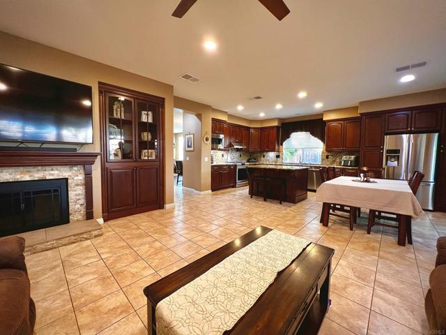 37710 Sprucewood Ln, Murrieta CA: https://media.crmls.org/mediaz/39d2d6c9-d5e4-448d-a4d9-4303c684387f.jpg