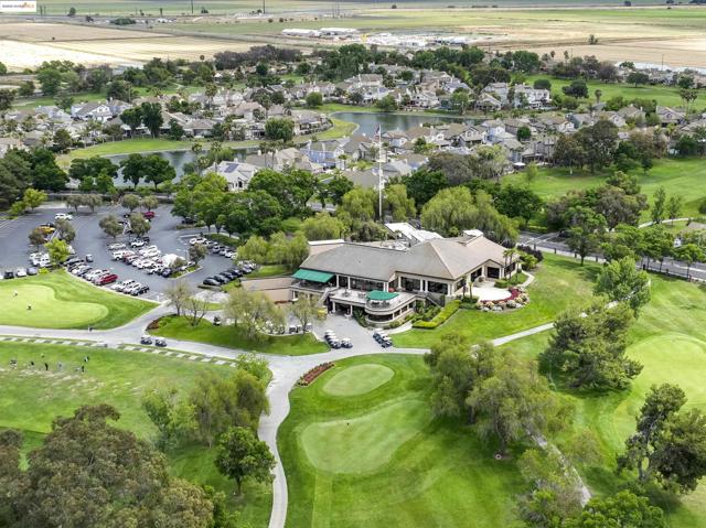 2438 Pinehurst Ct, Discovery Bay CA: https://media.crmls.org/mediaz/39d2db68-3388-4017-8455-6d3d83747459.jpg