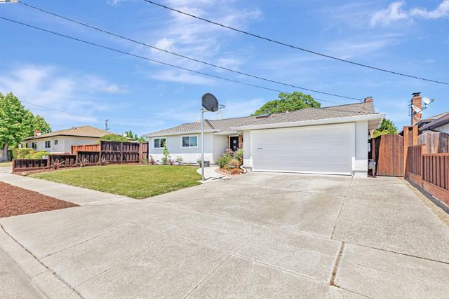 37972 Ballard Dr, Fremont CA: https://media.crmls.org/mediaz/39d2f017-1250-4d56-a697-cb88e233e9b0.jpg