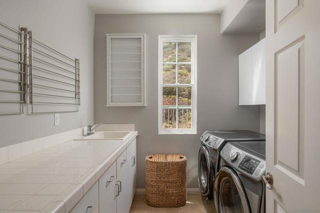 1432 Schoolhouse Way, San Marcos CA: https://media.crmls.org/mediaz/39d2ff3b-7160-44c0-8168-b8137732610f.jpg