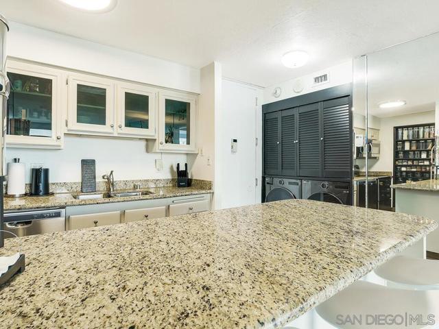 1830 Avenida Del Mundo, Coronado CA: https://media.crmls.org/mediaz/39d30134-1b11-49ae-b36a-1bde3f7f15b5.jpg