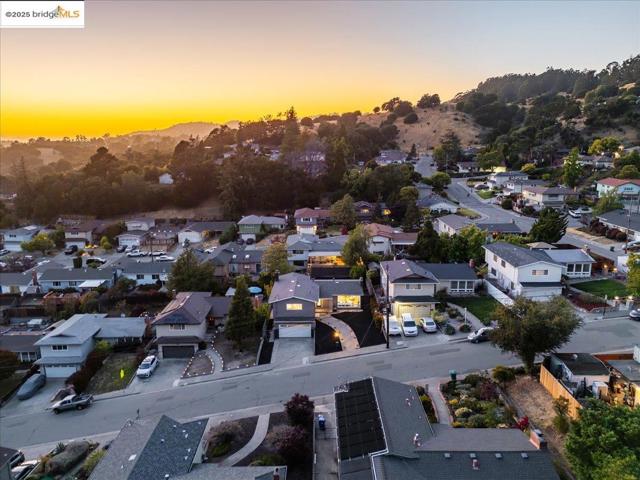4847 Dunkirk Ave, Oakland CA: https://media.crmls.org/mediaz/39d344ad-c143-48e6-93a6-34794ee4768c.jpg