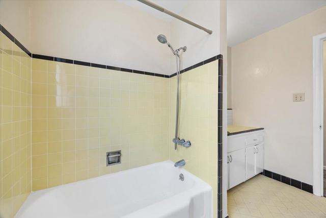 440 Rutherford Avenue, Redwood City CA: https://media.crmls.org/mediaz/39d393db-66d1-498a-8abe-6ab87742990a.jpg