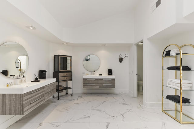 54841 Inverness Way, La Quinta CA: https://media.crmls.org/mediaz/39d4311b-1718-41f6-b860-cb9c5e6cb10f.jpg