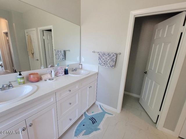3404 Aspen Street, Simi Valley CA: https://media.crmls.org/mediaz/39d48dbf-06eb-40a5-9c99-51a07c930e39.jpg