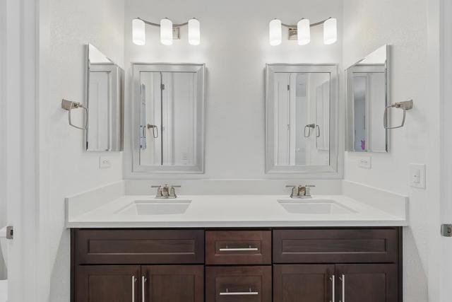 410 E Redberry Place, Mountain House CA: https://media.crmls.org/mediaz/39d48e43-d471-4b8a-a224-ef6f4840c14b.jpg