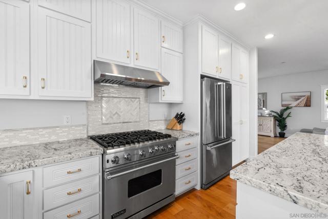 523 9th St, Imperial Beach CA: https://media.crmls.org/mediaz/39d4aedf-67c1-4440-8931-2ac87dd78d05.jpg