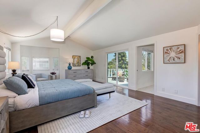 4417 Campbell Drive, Los Angeles CA: https://media.crmls.org/mediaz/39d4b494-ae67-4b56-a997-f782b9fc6d20.jpg