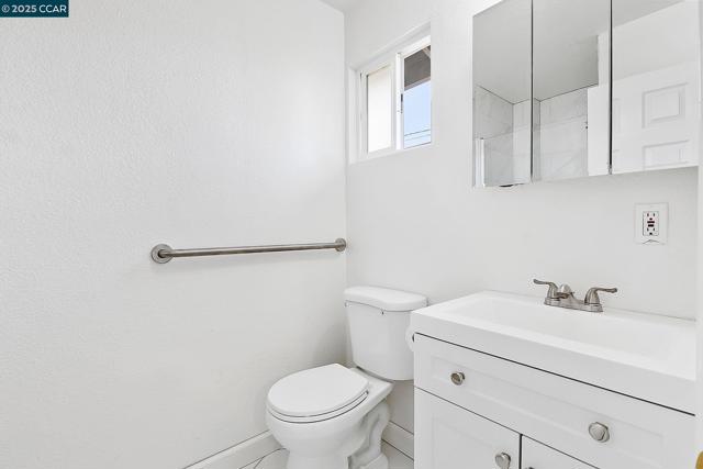 2425 Jerilynn Dr, Concord CA: https://media.crmls.org/mediaz/39d4c748-2594-461d-b11e-36635ce6a1cd.jpg