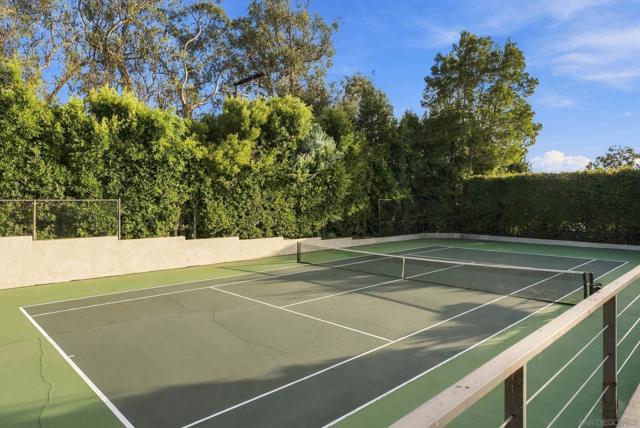 1515 El Camino Del Teatro, La Jolla CA: https://media.crmls.org/mediaz/39d55bf3-9525-4d85-80c9-2938a68cec3e.jpg
