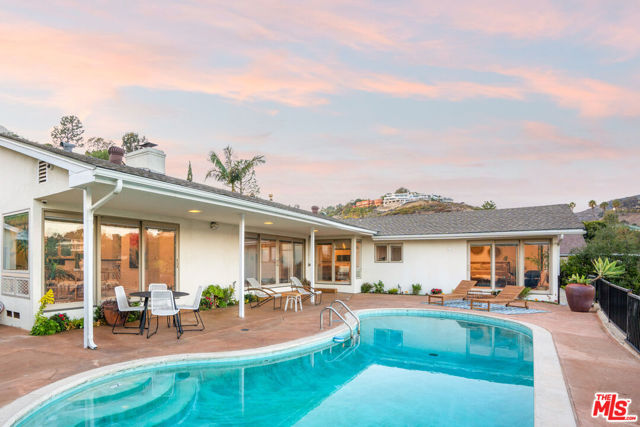 968 Kenfield Avenue, Los Angeles CA: https://media.crmls.org/mediaz/39d59f78-8f2d-4d57-859d-017a61b5322f.jpg