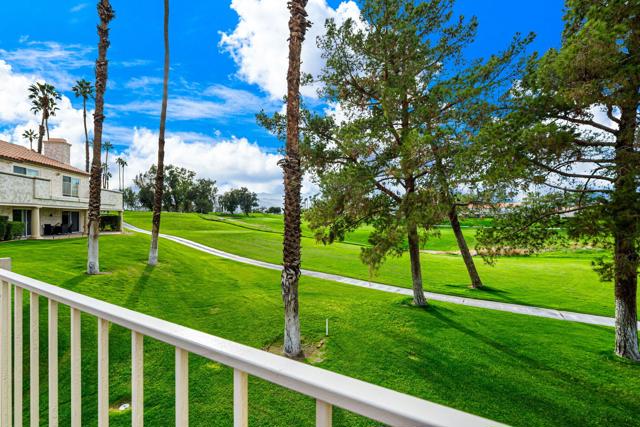 285 Desert Falls E Drive, Palm Desert CA: https://media.crmls.org/mediaz/39d63172-8a0d-477d-9955-62341a82b796.jpg