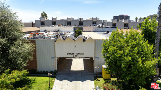 330 E Dryden Street, Glendale CA: https://media.crmls.org/mediaz/39d6588c-9801-46c6-a9ef-058e1593f9a1.jpg