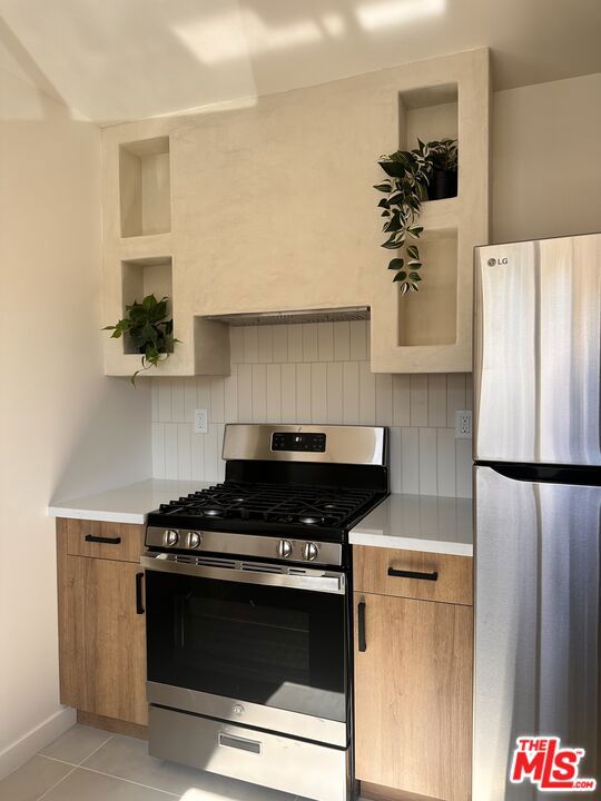 339 N Gardner Street, Los Angeles CA: https://media.crmls.org/mediaz/39d66954-aa53-4683-9a7b-26dd9753595b.jpg
