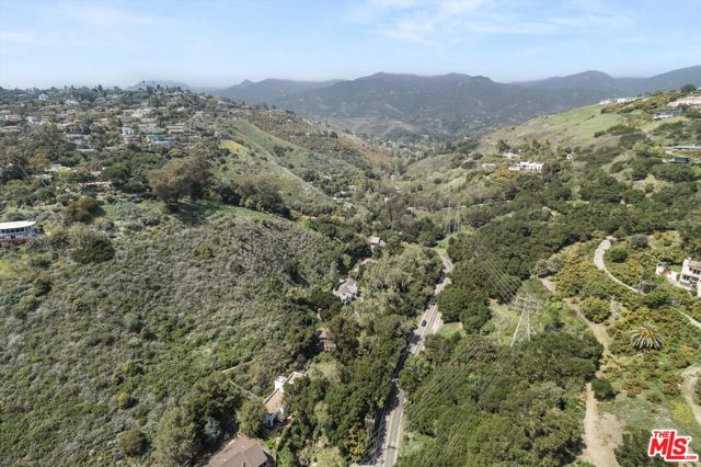 1435 Sycamore Canyon Road, Santa Barbara CA: https://media.crmls.org/mediaz/39d6e223-5c42-4869-bdf3-d1e3bad13c4b.jpg