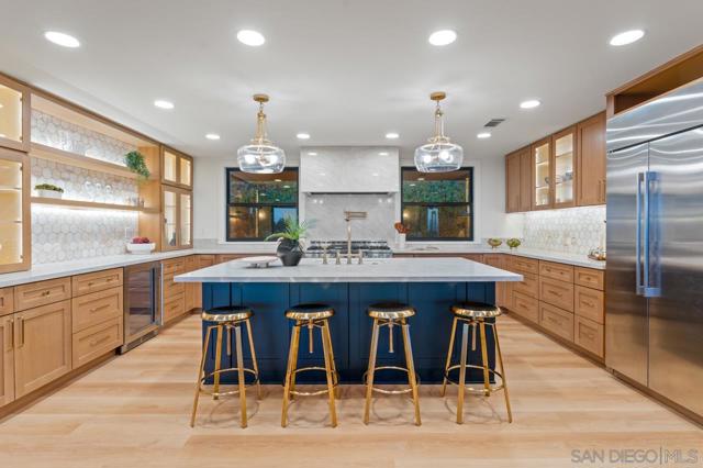 4911 Beaumont Dr, La Mesa CA: https://media.crmls.org/mediaz/39d6e915-3795-4cc6-9b3d-e77163f9f8bc.jpg