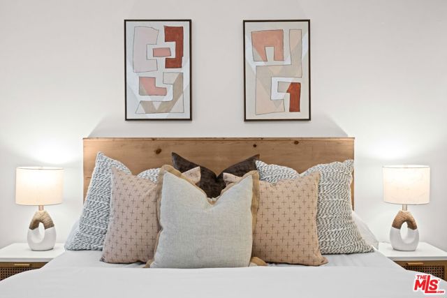 11670 W Sunset Boulevard, Los Angeles CA: https://media.crmls.org/mediaz/39d70681-1b9f-4f1c-9c5c-dab97a15493b.jpg