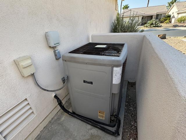 78948 Waterford Lane, Palm Desert CA: https://media.crmls.org/mediaz/39d7332d-df2e-48a3-be09-a34c53584ab4.jpg