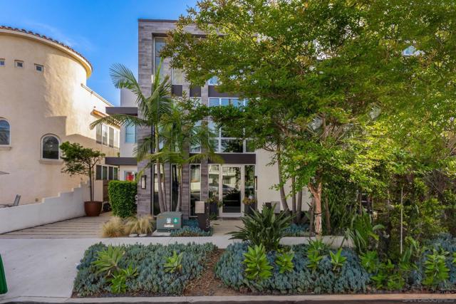 165 Pine Ave, Carlsbad CA: https://media.crmls.org/mediaz/39d7bd57-dda3-40ff-9c03-cd38230316d9.jpg