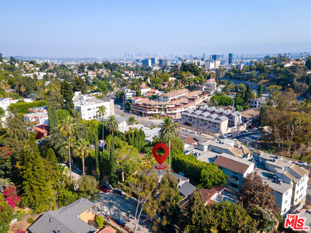 6626 Cahuenga Terrace, Los Angeles CA: https://media.crmls.org/mediaz/39d7c839-7b47-4b4a-b074-d4c0e39a9ba5.jpg
