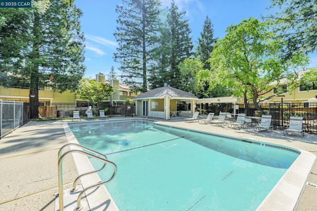 771 Center Ave, Martinez CA: https://media.crmls.org/mediaz/39d7ef60-ff38-43ff-998b-79ab203f4b3d.jpg