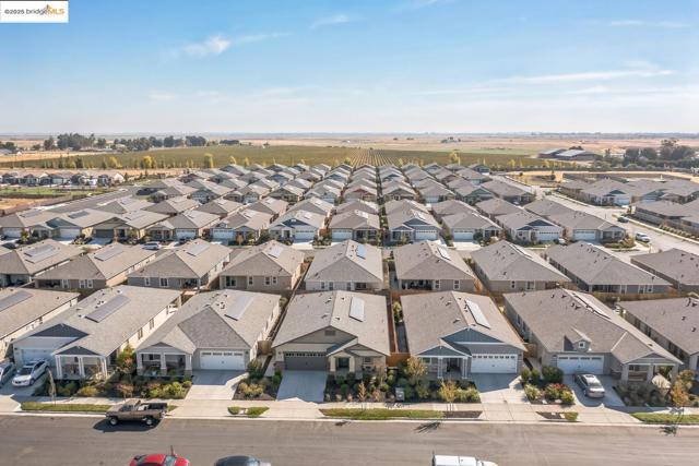 2242 Park PL, Rio Vista CA: https://media.crmls.org/mediaz/39d86f1d-dcf9-4b87-98d3-cccbf0341a78.jpg