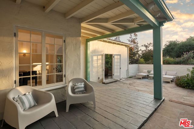 950 N Holliston Avenue, Pasadena CA: https://media.crmls.org/mediaz/39d8b76e-a7f8-48a2-9f9a-901c9aedcc72.jpg