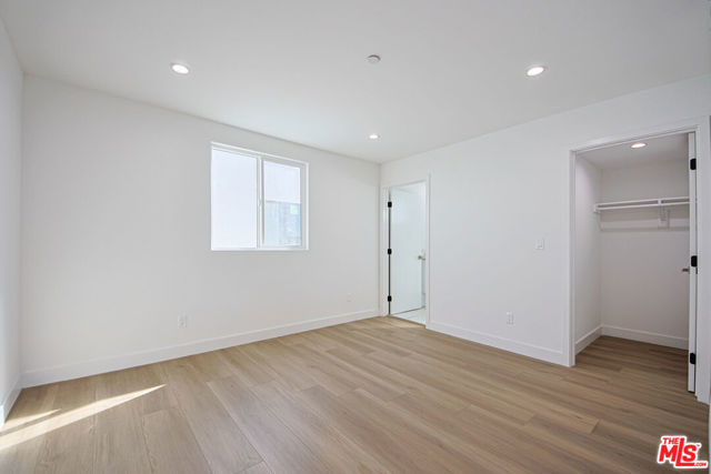 1636 Longwood Avenue, Los Angeles CA: https://media.crmls.org/mediaz/39d8c5ba-ef3b-4b89-bca3-305d47ec50ac.jpg
