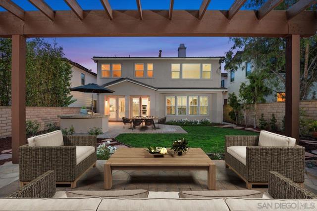 4772 Sunset Heights Ct, San Diego CA: https://media.crmls.org/mediaz/39da6764-3de5-4d11-87fe-f6787c56d01d.jpg