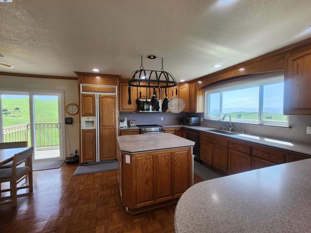 41794 Vargas Rd, Fremont CA: https://media.crmls.org/mediaz/39da76a6-a3ec-4dd6-8142-af90d2dd8701.jpg