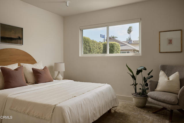 Detail Gallery Image 17 of 30 For 4781 Round Top Dr, Los Angeles,  CA 90065 - 3 Beds | 2 Baths