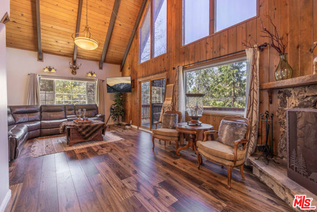 817 Grass Valley Road, Lake Arrowhead CA: https://media.crmls.org/mediaz/39db4f75-58f4-4294-bd6e-03769bd637fd.jpg