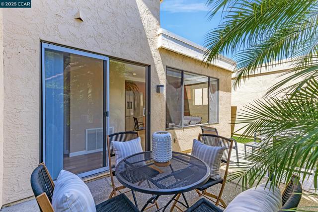 102 Northcreek Cir, Walnut Creek CA: https://media.crmls.org/mediaz/39db5ce7-7d97-4a2c-81f9-218ca7a5e708.jpg