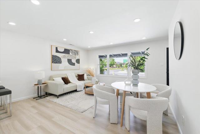 571 Hamilton Avenue, Menlo Park CA: https://media.crmls.org/mediaz/39db6b45-f968-4218-ada4-cdc74346ab40.jpg