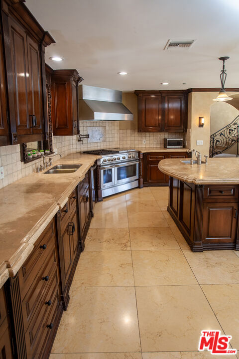 3501 Caribeth Drive, Encino CA: https://media.crmls.org/mediaz/39db8d7f-5b51-4c24-8e57-0244061831a4.jpg