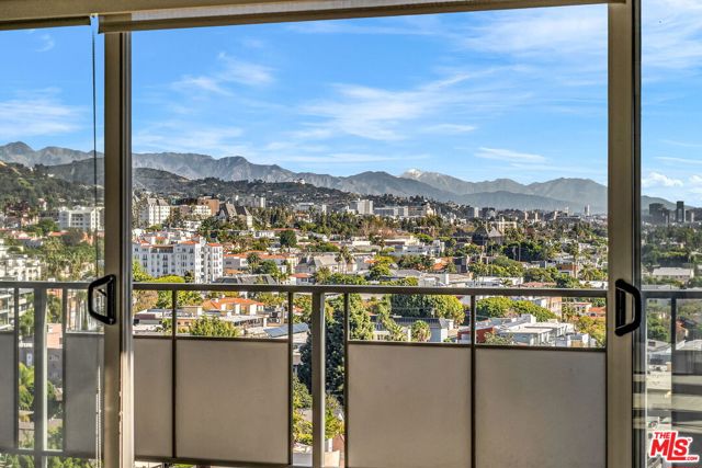 1155 N La Cienega Boulevard, West Hollywood CA: https://media.crmls.org/mediaz/39db95ff-6242-49ec-8d35-6b3a7d4b1dae.jpg